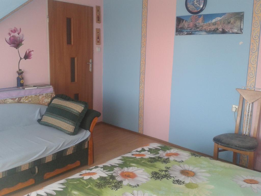 Apartamento Dom Pod Różą Leśna Habitación foto