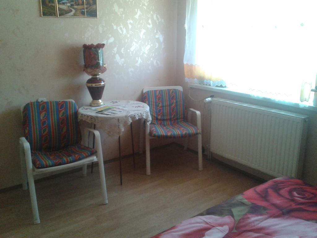 Apartamento Dom Pod Różą Leśna Habitación foto